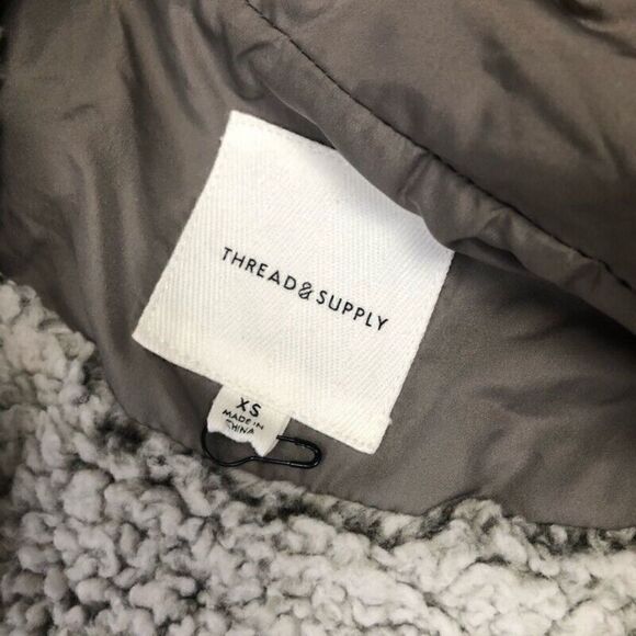 X-111~ Thread & Supply Womens Jacket Coat Gray Snaps Flap Pockets Mock Neck XS - Picture 4 of 5